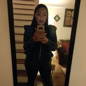 Meet your Posher, Ralena